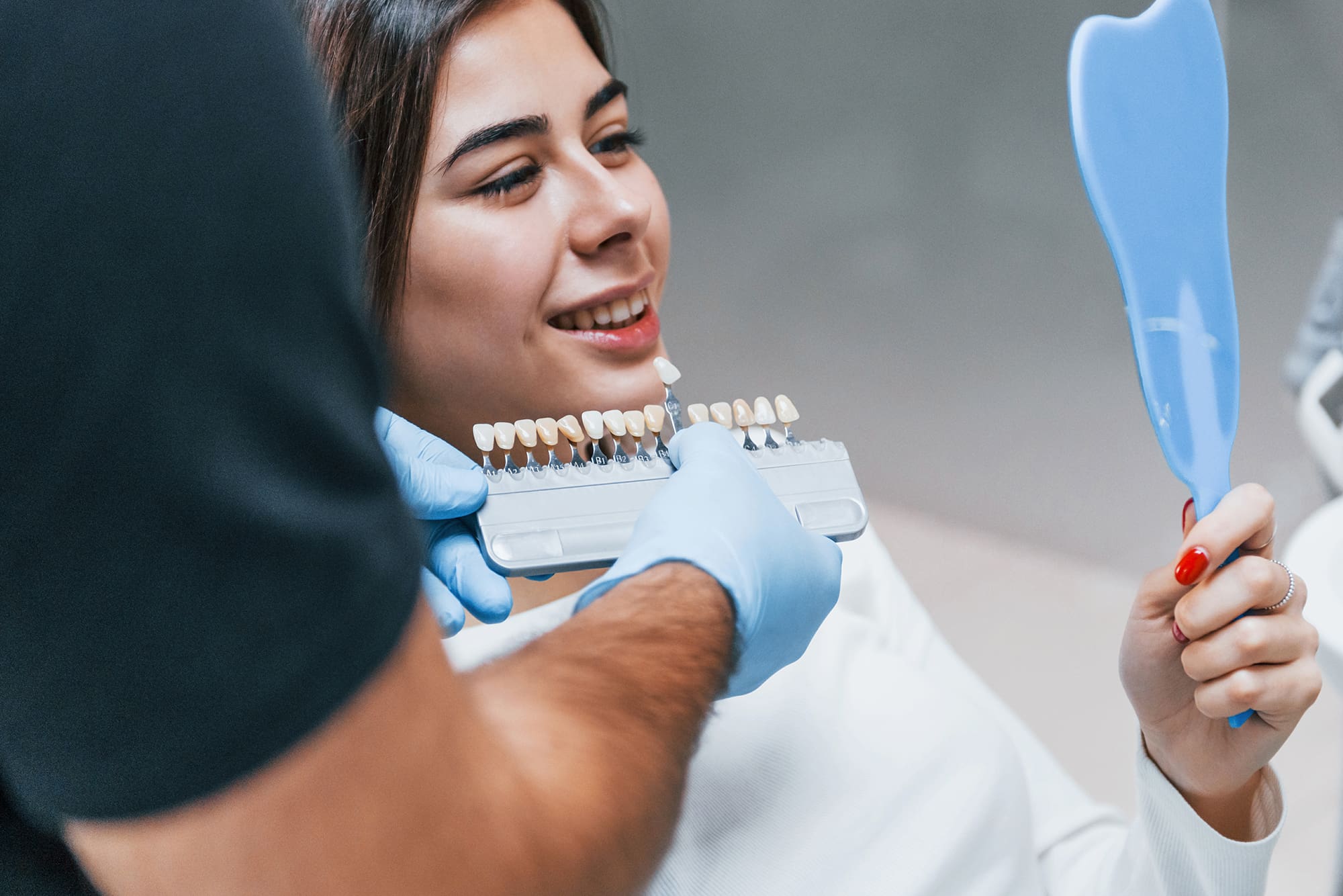 Porcelain veneers color check